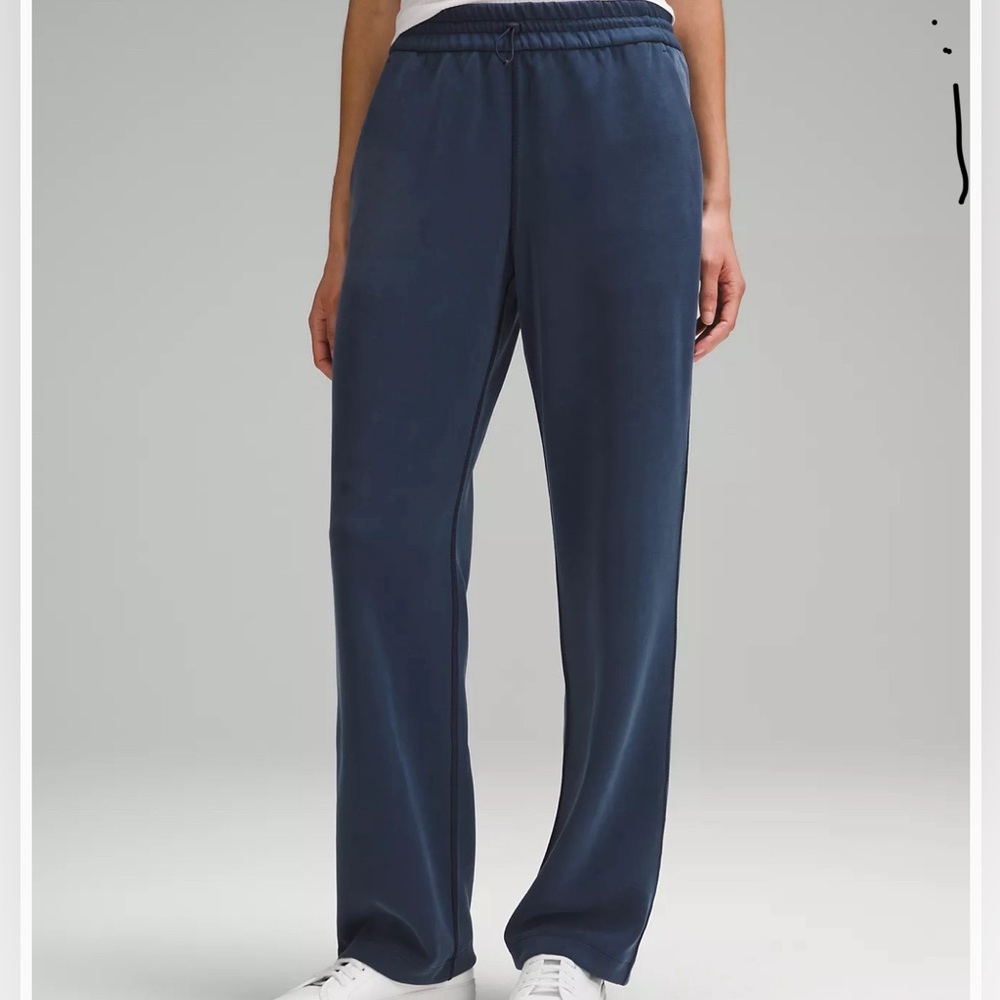 Lululemon Softstreme High-Rise Pant Regular size 6 true navy